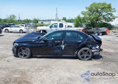 2017 Mercedes-Benz C 300 4Matic/Luxury 4Matic/Sport 4Matic из США, поврежденный, VIN 55SWF4KB5HU233415